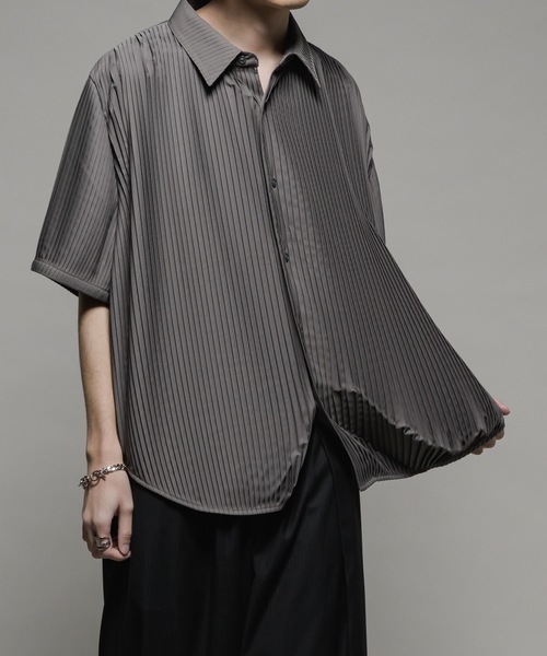 CASPER JOHN（キャスパージョン）の「Various loose shirts -dry pleats- /バリアスルーズシャツ -ドライプリーツ-（シャツ/ブラウス・メンズ・チャコールグレー/ブルー/ブラック/グレイッシュベージュ/サックスブルー・X-SMALL/SMALL/MEDIUM/LARGE）」の8枚目の写真