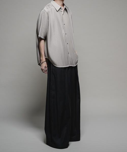 CASPER JOHN（キャスパージョン）の「Various loose shirts -dry pleats- /バリアスルーズシャツ -ドライプリーツ-（シャツ/ブラウス・メンズ・チャコールグレー/ブルー/ブラック/グレイッシュベージュ/サックスブルー・X-SMALL/SMALL/MEDIUM/LARGE）」の21枚目の写真