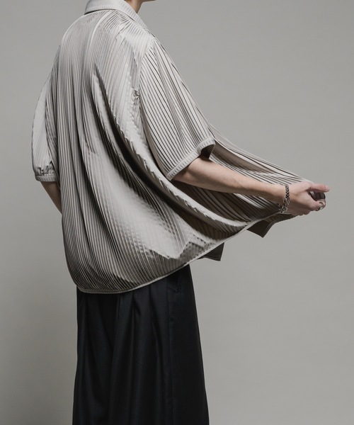 CASPER JOHN（キャスパージョン）の「Various loose shirts -dry pleats- /バリアスルーズシャツ -ドライプリーツ-（シャツ/ブラウス・メンズ・チャコールグレー/ブルー/ブラック/グレイッシュベージュ/サックスブルー・X-SMALL/SMALL/MEDIUM/LARGE）」の18枚目の写真
