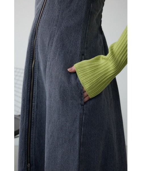 AZUL by moussy(アズールバイマウジー)の「AZUL DENIM ダブルウエストキャミワンピース(ワンピース・レディース・ライトブラック/ワンウォッシュ・SMALL/MEDIUM)」の11枚目の写真