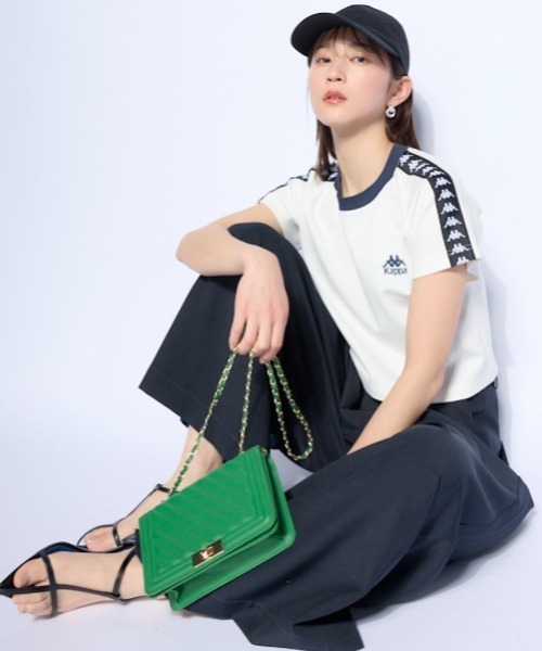 Kappa(カッパ)の「バンダテープ ラグラン Tシャツ(Tシャツ/カットソー・レディース・ブラック/ホワイト・MEDIUM/LARGE/X-LARGE)」の1枚目の写真
