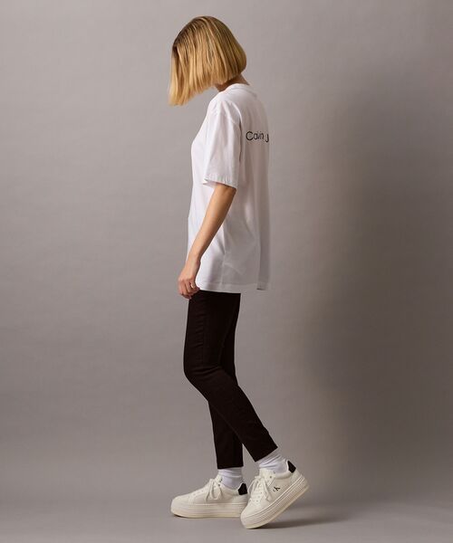 Calvin Klein(カルバン・クライン)の「【ユニセックス】バックロゴ ショートスリープ Tシャツ(Tシャツ/カットソー・メンズ・ベージュ/ブラック/ホワイト・S/XL/L/M/XS)」の18枚目の写真