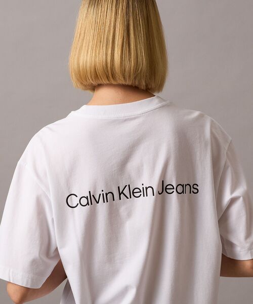 Calvin Klein(カルバン・クライン)の「【ユニセックス】バックロゴ ショートスリープ Tシャツ(Tシャツ/カットソー・メンズ・ベージュ/ブラック/ホワイト・S/XL/L/M/XS)」の2枚目の写真
