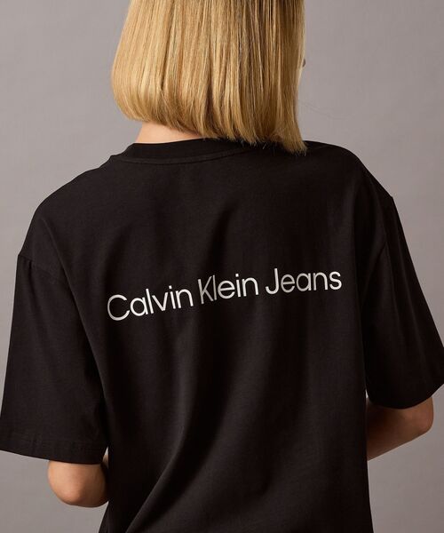 Calvin Klein(カルバン・クライン)の「【ユニセックス】バックロゴ ショートスリープ Tシャツ(Tシャツ/カットソー・メンズ・ベージュ/ブラック/ホワイト・S/XL/L/M/XS)」の4枚目の写真