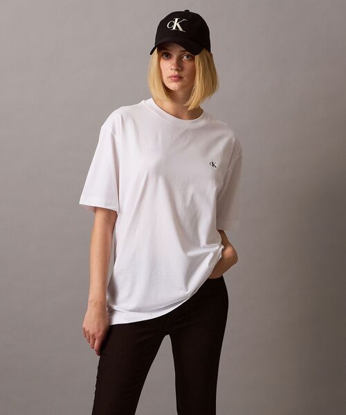 Calvin Klein(カルバン・クライン)の「【ユニセックス】バックロゴ ショートスリープ Tシャツ(Tシャツ/カットソー・メンズ・ベージュ/ブラック/ホワイト・S/XL/L/M/XS)」の5枚目の写真