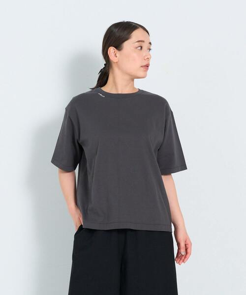 ADIEU TRISTESSE（アデュートリステス）の「花言葉プリントT（Tシャツ/カットソー・レディース・チャコールグレー/アイボリー/ベージュ/イエロー/ピンク・FREE）」の3枚目の写真