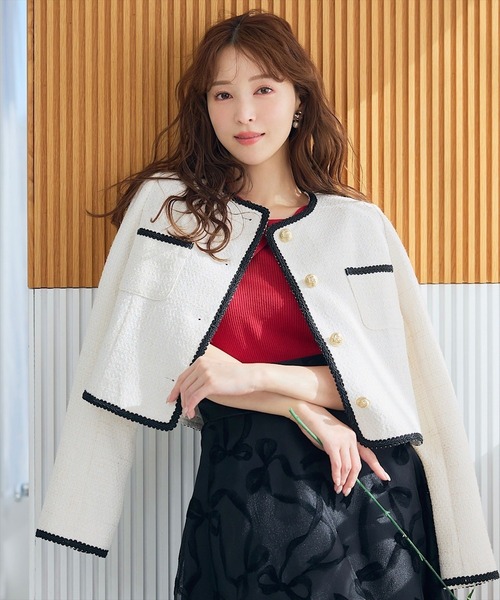 SWINGLE（スウィングル）の「パウダリーラメツイードブレードノーカラージャケット（ノーカラージャケット・レディース・アイボリー/ベージュ/ブラック・SMALL/MEDIUM）」の3枚目の写真