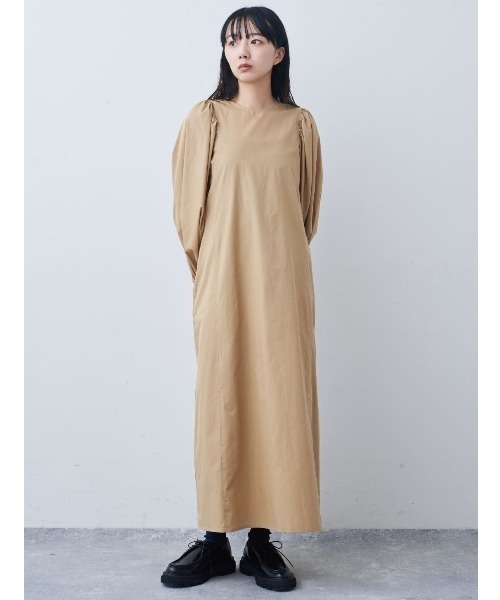 Live in comfort(リブインコンフォート)の「リブ イン コンフォート はまじとコラボ 着るだけで華やかな 華奢見えボリュームスリーブワンピース(ワンピース・レディース・ブラック/ベージュ・3L/LL/4L/L/M/MP/S)」の9枚目の写真