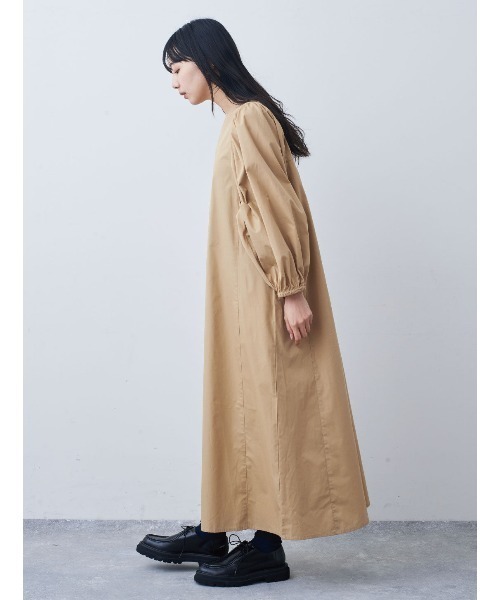 Live in comfort(リブインコンフォート)の「リブ イン コンフォート はまじとコラボ 着るだけで華やかな 華奢見えボリュームスリーブワンピース(ワンピース・レディース・ブラック/ベージュ・3L/LL/4L/L/M/MP/S)」の11枚目の写真