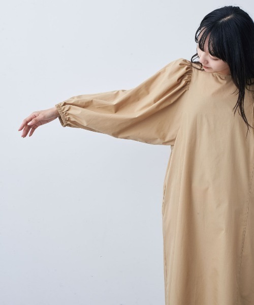 Live in comfort(リブインコンフォート)の「リブ イン コンフォート はまじとコラボ 着るだけで華やかな 華奢見えボリュームスリーブワンピース(ワンピース・レディース・ブラック/ベージュ・3L/LL/4L/L/M/MP/S)」の14枚目の写真