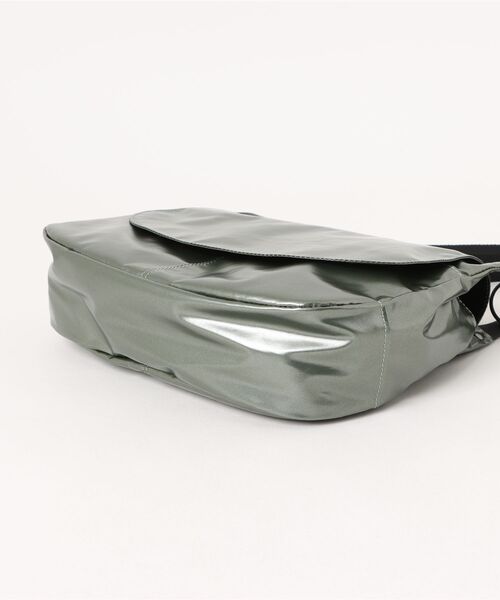 Jack Gomme（ジャックゴム）の「【JACK GOMME/ジャックゴム】ショルダーバッグ ボディーバッグ メッセンジャー バッグ NICO（ショルダーバッグ・レディース・カーキ/ゴールド/ブラック/ガンメタ/ホワイト/レッド/ブルー/ライトブルー・FREE）」の10枚目の写真