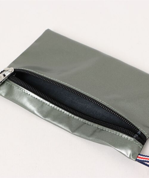 Jack Gomme（ジャックゴム）の「【JACK GOMME/ジャックゴム】ショルダーバッグ ボディーバッグ メッセンジャー バッグ NICO（ショルダーバッグ・レディース・カーキ/ゴールド/ブラック/ガンメタ/ホワイト/レッド/ブルー/ライトブルー・FREE）」の13枚目の写真