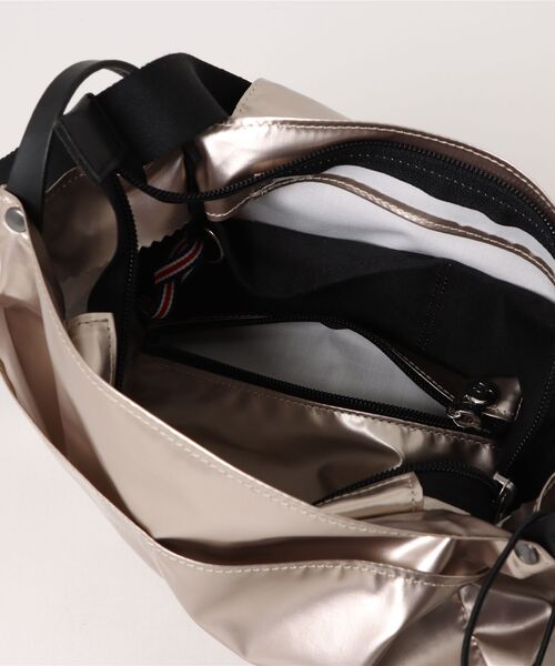 Jack Gomme（ジャックゴム）の「【JACK GOMME/ジャックゴム】ショルダーバッグ ボディーバッグ メッセンジャー バッグ NICO（ショルダーバッグ・レディース・カーキ/ゴールド/ブラック/ガンメタ/ホワイト/レッド/ブルー/ライトブルー・FREE）」の14枚目の写真