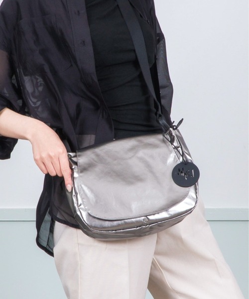 Jack Gomme（ジャックゴム）の「【JACK GOMME/ジャックゴム】ショルダーバッグ ボディーバッグ メッセンジャー バッグ NICO（ショルダーバッグ・レディース・カーキ/ゴールド/ブラック/ガンメタ/ホワイト/レッド/ブルー/ライトブルー・FREE）」の8枚目の写真