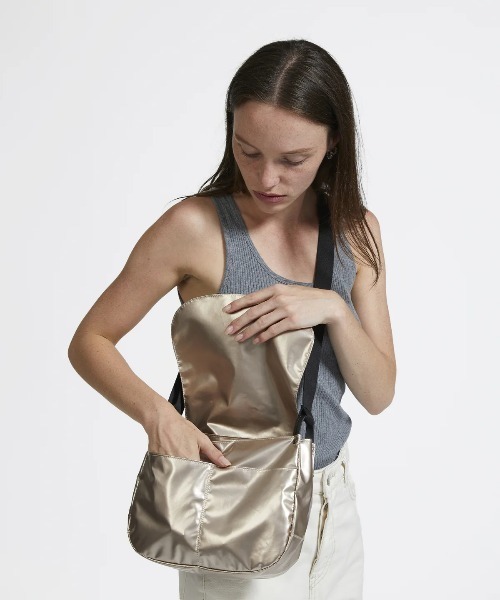 Jack Gomme（ジャックゴム）の「【JACK GOMME/ジャックゴム】ショルダーバッグ ボディーバッグ メッセンジャー バッグ NICO（ショルダーバッグ・レディース・カーキ/ゴールド/ブラック/ガンメタ/ホワイト/レッド/ブルー/ライトブルー・FREE）」の18枚目の写真