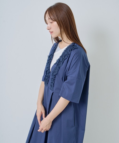Kelen（ケレン）の「「KELEN / ケレン」 フリルデザインVネックワンピース RIFFEW（ワンピース・レディース・ライトグリーン/ネイビー/グレー/ブラック・S/M）」の9枚目の写真