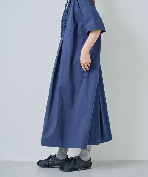 Kelen（ケレン）の「「KELEN / ケレン」 フリルデザインVネックワンピース RIFFEW（ワンピース・レディース・ライトグリーン/ネイビー/グレー/ブラック・S/M）」の10枚目の写真