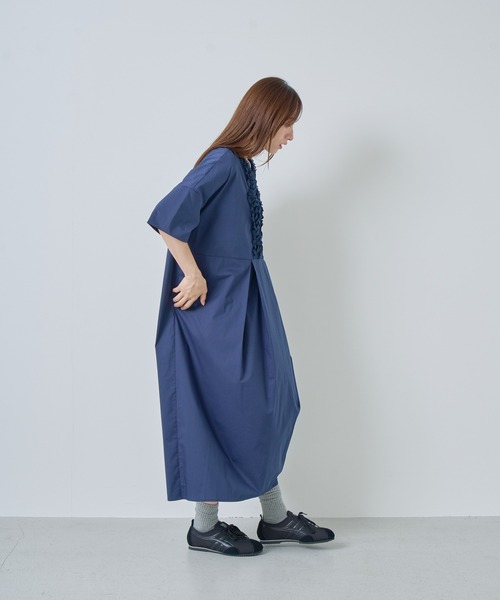 Kelen（ケレン）の「「KELEN / ケレン」 フリルデザインVネックワンピース RIFFEW（ワンピース・レディース・ライトグリーン/ネイビー/グレー/ブラック・S/M）」の14枚目の写真
