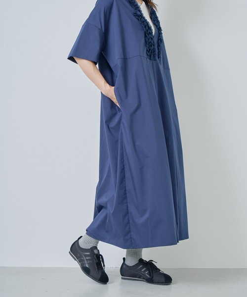 Kelen（ケレン）の「「KELEN / ケレン」 フリルデザインVネックワンピース RIFFEW（ワンピース・レディース・ライトグリーン/ネイビー/グレー/ブラック・S/M）」の16枚目の写真