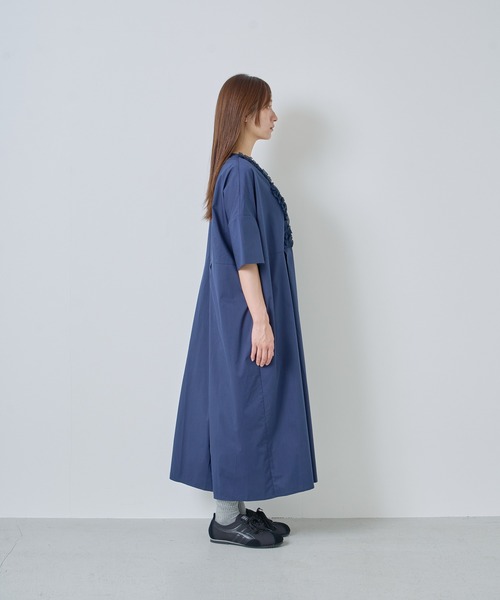 Kelen（ケレン）の「「KELEN / ケレン」 フリルデザインVネックワンピース RIFFEW（ワンピース・レディース・ライトグリーン/ネイビー/グレー/ブラック・S/M）」の19枚目の写真