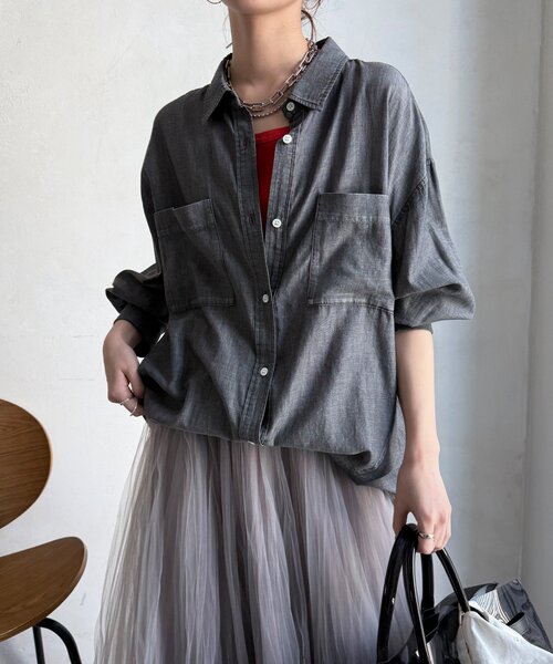 DouDou（ドゥドゥ）の「袖リブシアーデニムシャツ（シャツ/ブラウス・レディース・ブルー/サックスブルー/ブラック/ブルー系その他・FREE）」の2枚目の写真