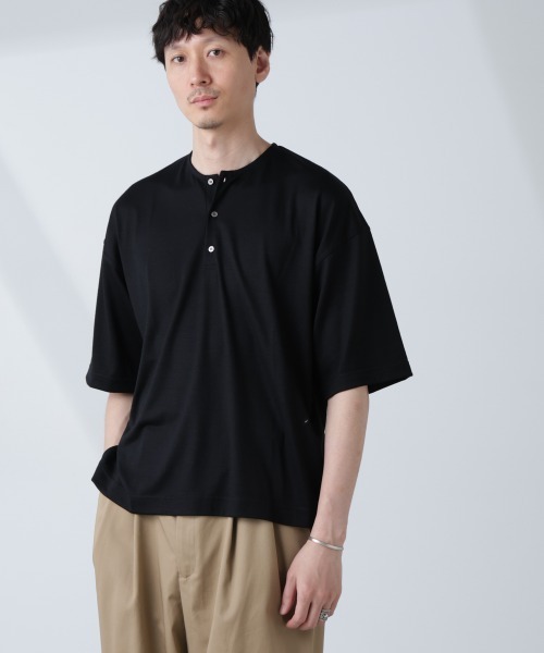 NANO universe(ナノユニバース)の「「ALL-DAYS COMFORT 100% WOOL」 ヘンリーネックTEE(Tシャツ/カットソー・メンズ・ブラック/カーキ・L/M/S)」の2枚目の写真