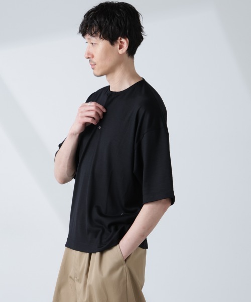 NANO universe(ナノユニバース)の「「ALL-DAYS COMFORT 100% WOOL」 ヘンリーネックTEE(Tシャツ/カットソー・メンズ・ブラック/カーキ・L/M/S)」の4枚目の写真