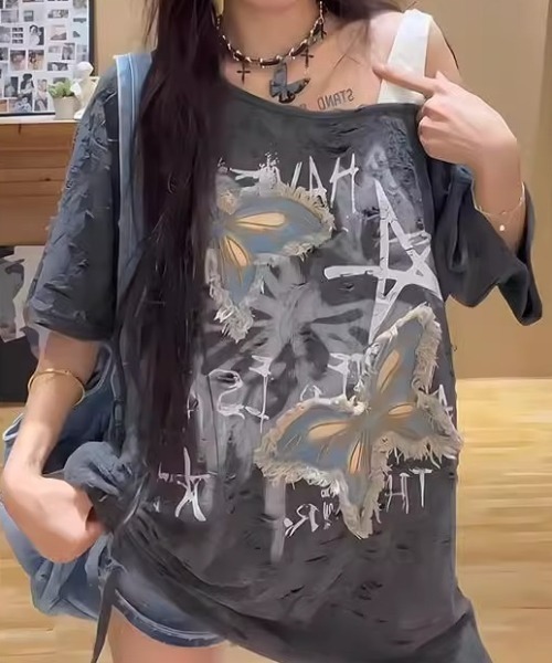 Sibra(シブラ)の「バタフライ刺繍Tシャツ(Tシャツ/カットソー・レディース・グレー/ベージュ/ブラック・M)」の5枚目の写真