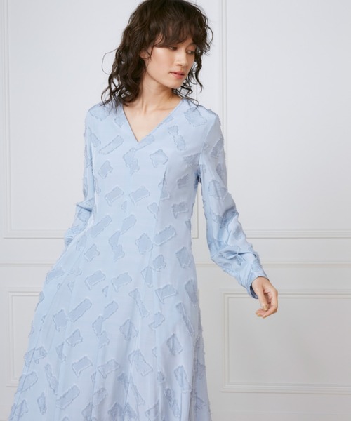 INED(イネド)の「カットジャガードミディ丈ワンピース《la veille by SUPERIOR CLOSET》(ワンピース・レディース・サックスブルー/アイボリー・9号/11号/7号)」の2枚目の写真