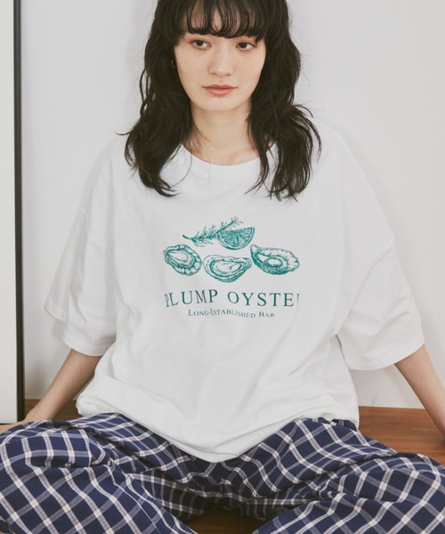 MERLOT（メルロー）の「オイスタープリントBIGT（Tシャツ/カットソー・レディース・ライトパープル/ホワイト・FREE）」の2枚目の写真