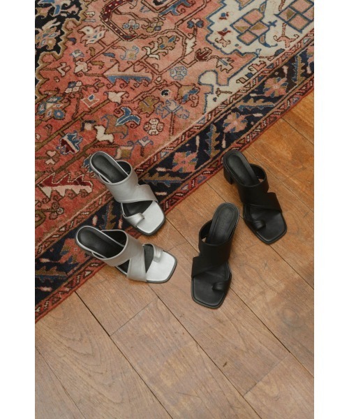 Knuth Marf（クヌースマーフ）の「asymmetry heel sandal（サンダル・レディース・シルバー/ブラック・24/23/25）」の10枚目の写真