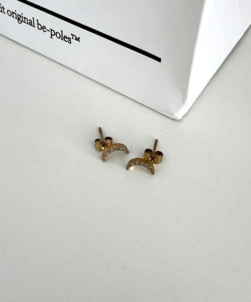 CEMONEMO(セモネモ)の「【金属アレルギー対応】 クレセントムーン ジルコニア ミニ ピアス / サージカルステンレス 316L(ピアス(両耳用)・レディース・シルバー/ゴールド・FREE)」の7枚目の写真