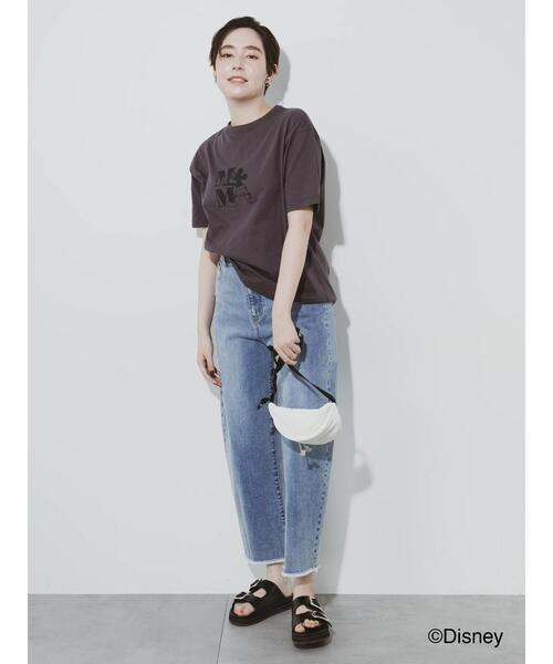 Te chichi（テチチ）の「【Disney】ミッキー/ワンカラー刺繍Tシャツ（Tシャツ/カットソー・レディース・チャコールグレー/オフホワイト/ベージュ・F）」の13枚目の写真