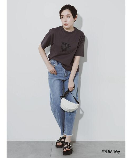Te chichi（テチチ）の「【Disney】ミッキー/ワンカラー刺繍Tシャツ（Tシャツ/カットソー・レディース・チャコールグレー/オフホワイト/ベージュ・F）」の14枚目の写真