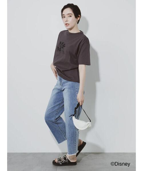 Te chichi（テチチ）の「【Disney】ミッキー/ワンカラー刺繍Tシャツ（Tシャツ/カットソー・レディース・チャコールグレー/オフホワイト/ベージュ・F）」の15枚目の写真