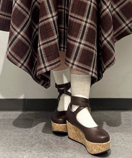 クロスストラップ厚底パンプス/fint フィント（パンプス）｜an another