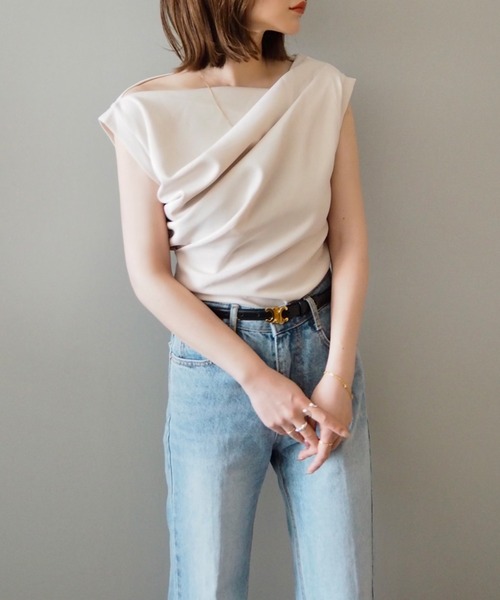 LAULEN（ローレン）の「asymmetry shoulder drape tops /アシンメトリーショルダータックドレープトップス（Tシャツ/カットソー・レディース・ブラック/アイボリー・FREE）」の5枚目の写真