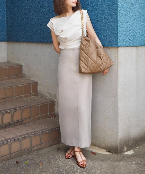 LAULEN（ローレン）の「asymmetry shoulder drape tops /アシンメトリーショルダータックドレープトップス（Tシャツ/カットソー・レディース・ブラック/アイボリー・FREE）」の9枚目の写真