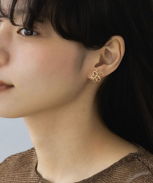 LA MUe（ラミュー）の「【LA MUE】メタルフラワーピアス（ピアス（両耳用）・レディース・ゴールド/ピンクゴールド/シルバー・FREE）」の4枚目の写真