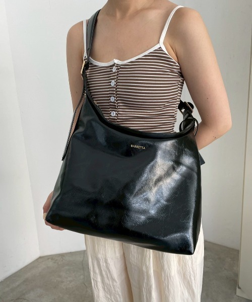 BARRETTA(バレッタ)の「フェイクレザーワンショルダーバッグ(ショルダーバッグ・レディース・ブラック/アイボリー・FREE)」の2枚目の写真