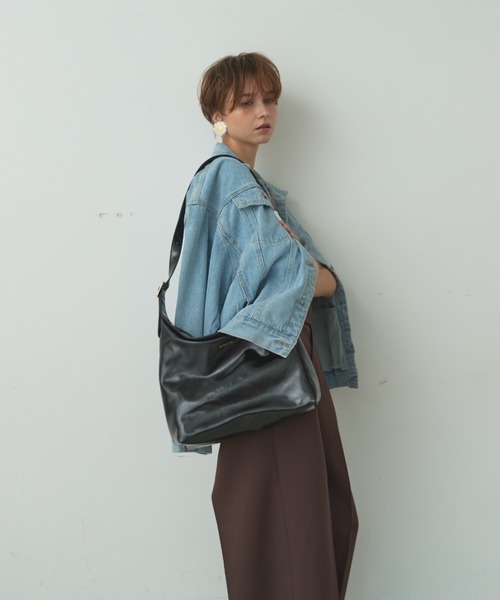 BARRETTA(バレッタ)の「フェイクレザーワンショルダーバッグ(ショルダーバッグ・レディース・ブラック/アイボリー・FREE)」の11枚目の写真