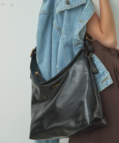 BARRETTA(バレッタ)の「フェイクレザーワンショルダーバッグ(ショルダーバッグ・レディース・ブラック/アイボリー・FREE)」の10枚目の写真