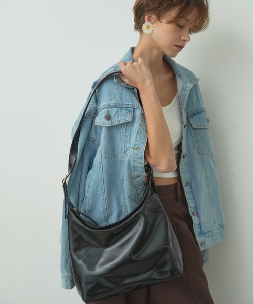 BARRETTA(バレッタ)の「フェイクレザーワンショルダーバッグ(ショルダーバッグ・レディース・ブラック/アイボリー・FREE)」の16枚目の写真