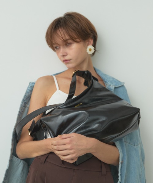 BARRETTA(バレッタ)の「フェイクレザーワンショルダーバッグ(ショルダーバッグ・レディース・ブラック/アイボリー・FREE)」の9枚目の写真