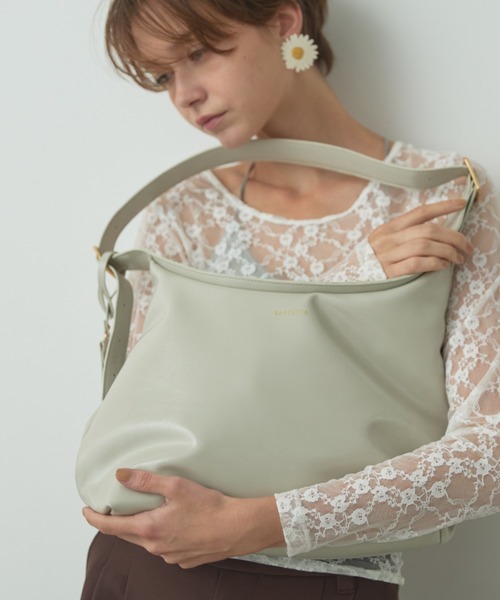 BARRETTA(バレッタ)の「フェイクレザーワンショルダーバッグ(ショルダーバッグ・レディース・ブラック/アイボリー・FREE)」の18枚目の写真