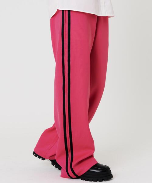 WEGO（ウィゴー）の「WEGO/スクールライントラックパンツ（スウェットパンツ・レディース・ネイビー/ブラック/ベージュ/ピンク/ワイン・FREE）」の4枚目の写真