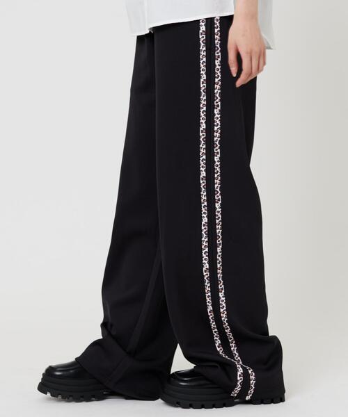 WEGO（ウィゴー）の「WEGO/スクールライントラックパンツ（スウェットパンツ・レディース・ネイビー/ブラック/ベージュ/ピンク/ワイン・FREE）」の2枚目の写真