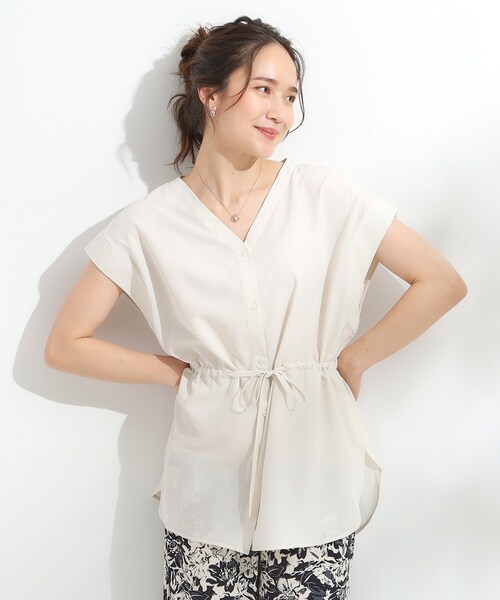 SHOO・LA・RUE(シューラルー)の「【S-LL】シルエットが変えられる ウエストリボンブラウス(シャツ/ブラウス・レディース・オリーブ/ブラック/アイボリー・04/03/02/01)」の6枚目の写真