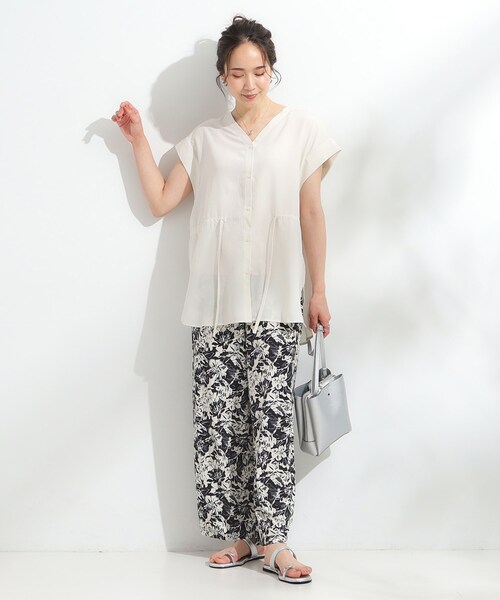 SHOO・LA・RUE(シューラルー)の「【S-LL】シルエットが変えられる ウエストリボンブラウス(シャツ/ブラウス・レディース・オリーブ/ブラック/アイボリー・04/03/02/01)」の8枚目の写真