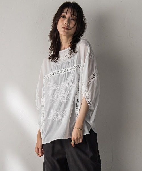 MAYSON GREY(メイソングレイ)の「ボタニカル刺繍ドルマンブラウス≪手洗い可能≫(シャツ/ブラウス・レディース・ホワイト/チャコールグレー/ブラック・M)」の21枚目の写真